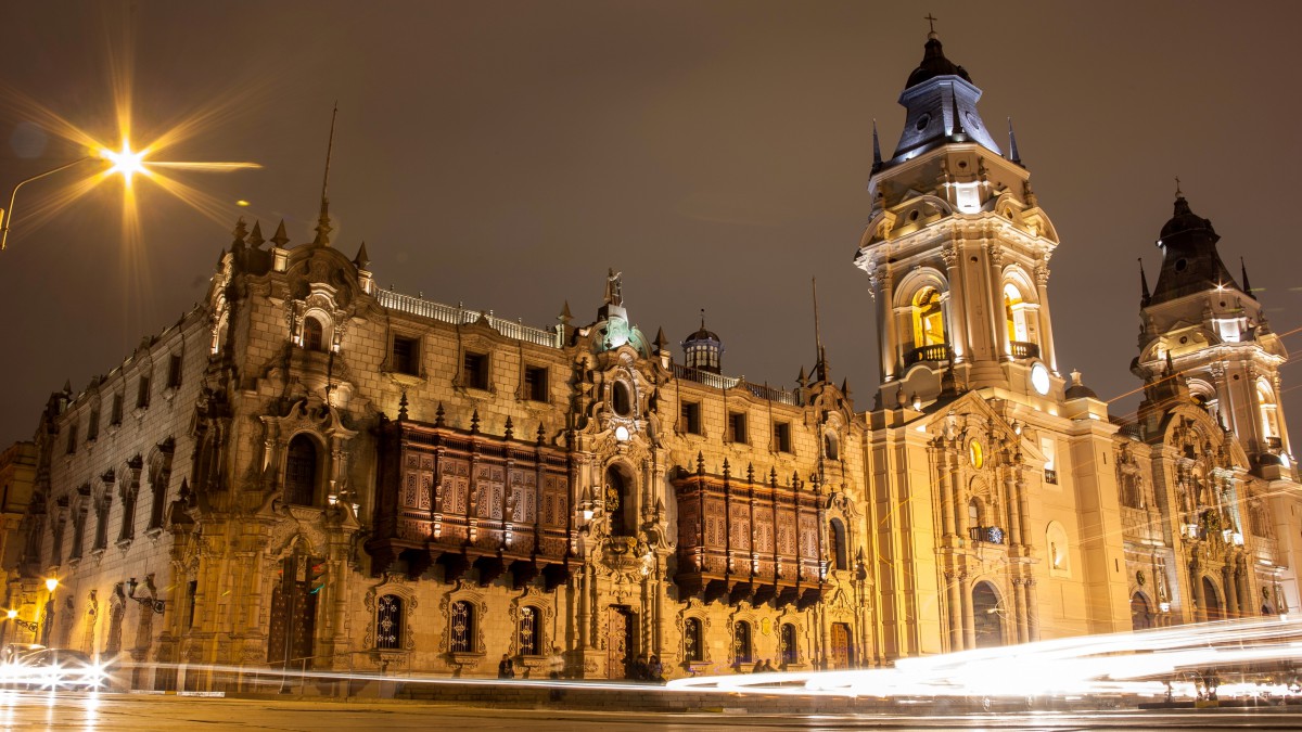 Catedral_de_Lima_Night by-sa3.0-2 - classement des destinations 2016