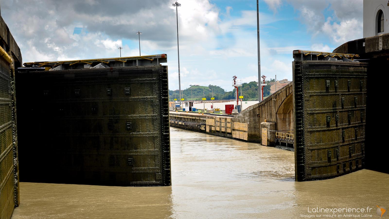 Panama - canal de Panama - ouverture écluse Latinexperience voyages
